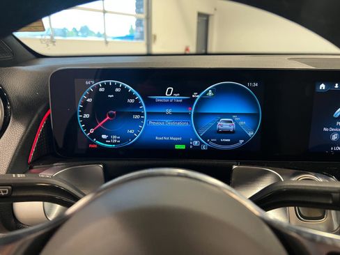 Used 2023 Mercedes-Benz EQB 300 4MATIC image 12