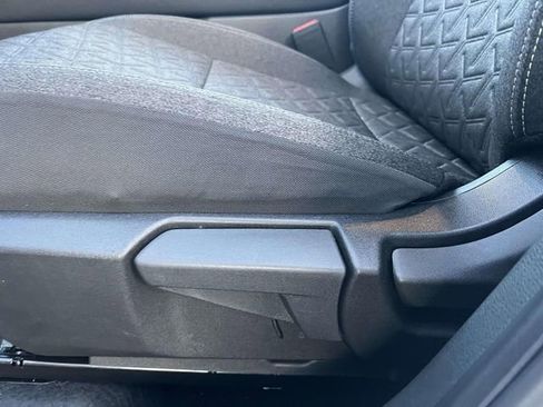 Used 2025 Nissan Kicks SV w/ Illumination Package image 18