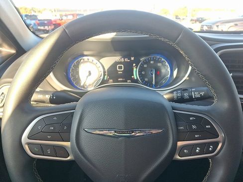 Used 2025 Chrysler Pacifica Select FWD image 22