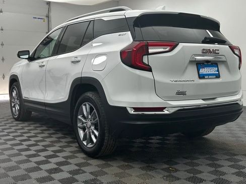 Used 2023 GMC Terrain SLT image 16