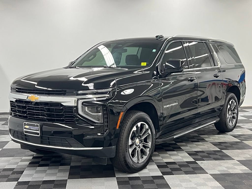 Used 2026 Chevrolet Suburban LS AWD/4WD image 3