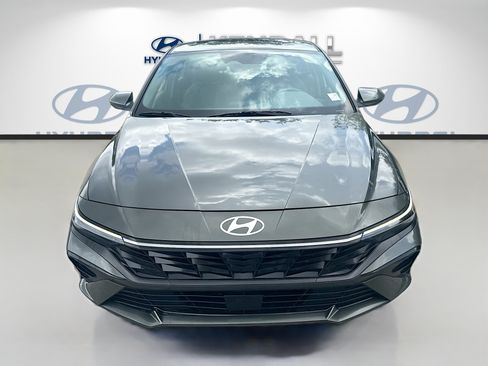 Used 2024 Hyundai Elantra SEL w/ Convenience Package FWD image 2
