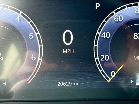Used 2025 Jeep Grand Cherokee Laredo AWD/4WD image 13
