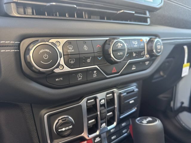 New 2026 Jeep Wrangler Unlimited Rubicon w/ Rockslide Package AWD/4WD image 28