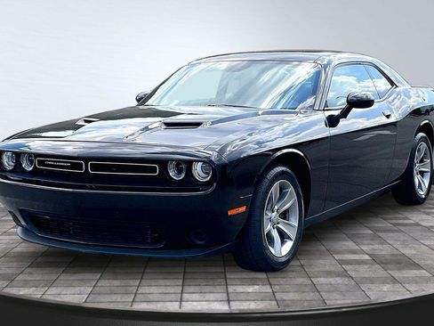 Used 2021 Dodge Challenger SXT RWD image 11