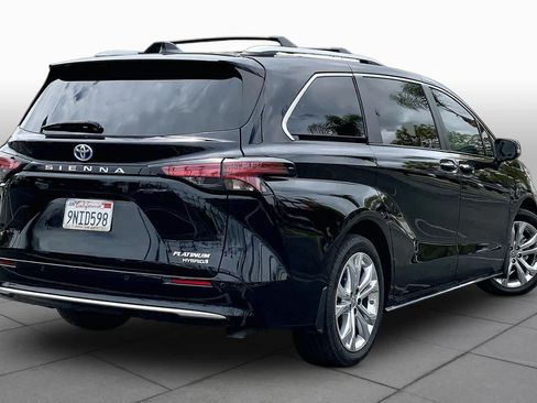Certified 2024 Toyota Sienna Platinum FWD image 12