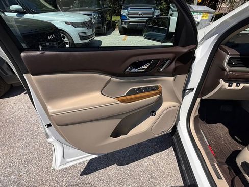 Used 2017 GMC Acadia Denali w/ Technology Package FWD image 16