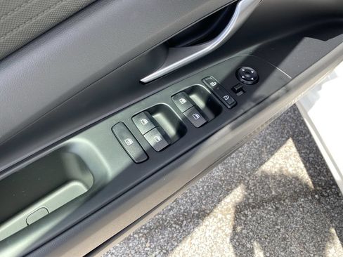 New 2026 Hyundai Elantra SE FWD image 17