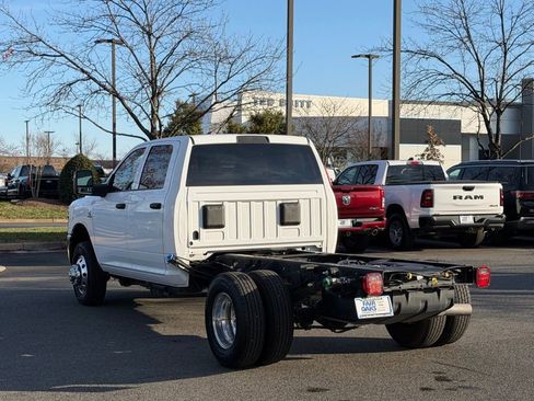 Used 2025 RAM 3500 Tradesman w/ Chrome Appearance Group image 9