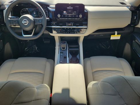 New 2025 Nissan Pathfinder SV image 16