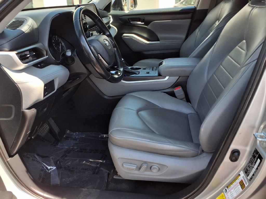 Used 2021 Toyota Highlander XLE FWD image 18