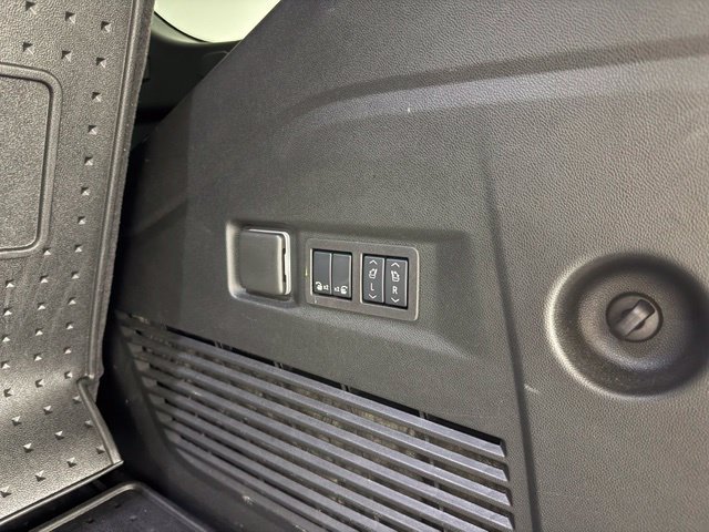 Used 2025 Chevrolet Tahoe Premier AWD/4WD image 10