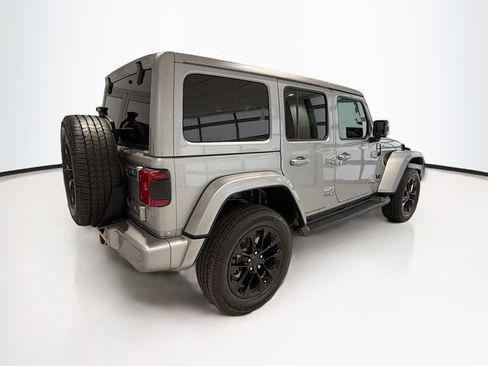 Used 2021 Jeep Wrangler Unlimited Sahara AWD/4WD image 7