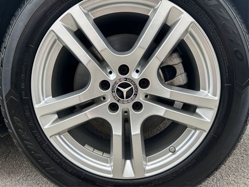 Used 2021 Mercedes-Benz GLB 250 4MATIC w/ Premium Package image 14