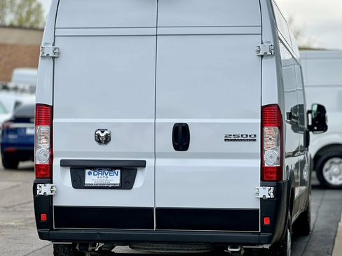 Used 2025 RAM ProMaster 2500 w/ Convenience Group FWD image 5