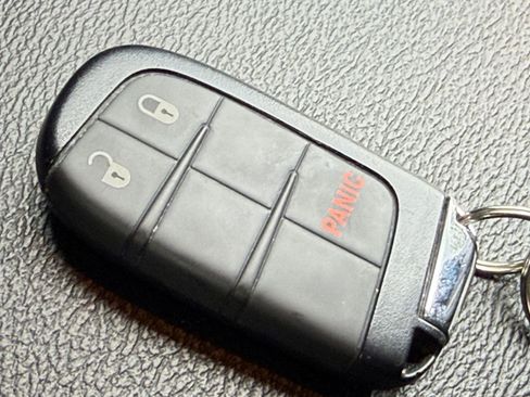 Used 2025 Jeep Compass Trailhawk AWD/4WD image 21