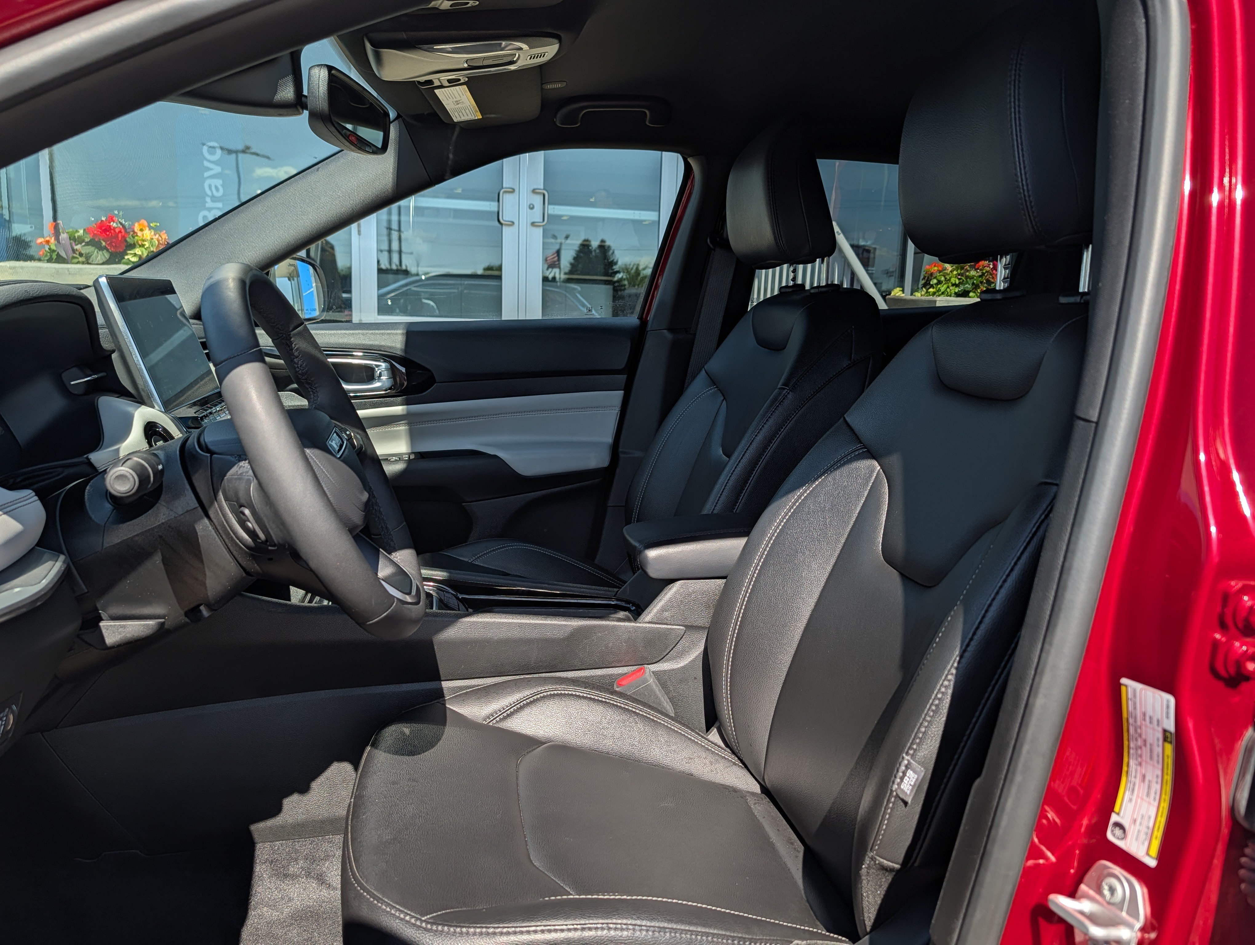 Used 2025 Jeep Compass Limited AWD/4WD image 8