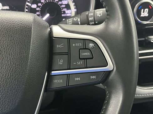 Used 2023 Toyota Highlander XLE AWD/4WD image 30