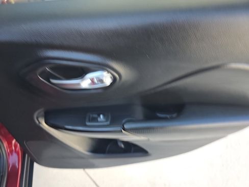 Used 2020 Jeep Cherokee Latitude Plus image 20