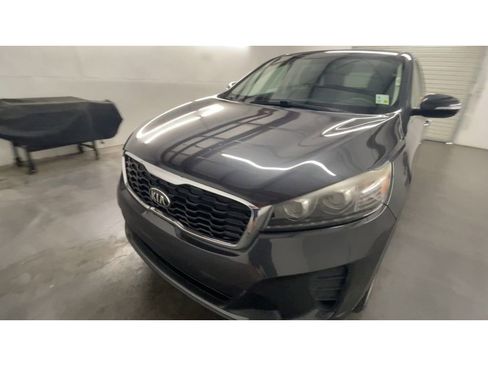 Used 2019 Kia Sorento LX image 4