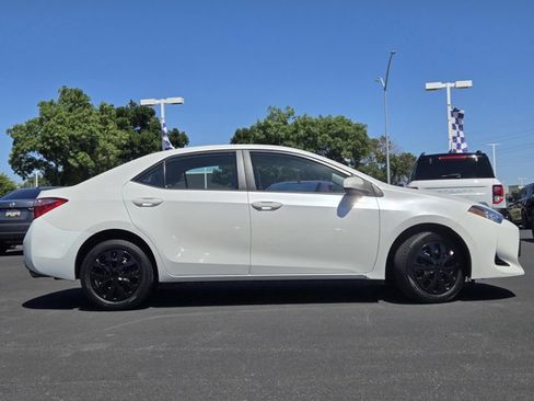 Used 2018 Toyota Corolla LE w/ Carpet Mat Package (TMS) FWD image 3