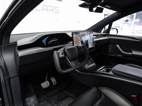 Used 2023 Tesla Model X Plaid image 3