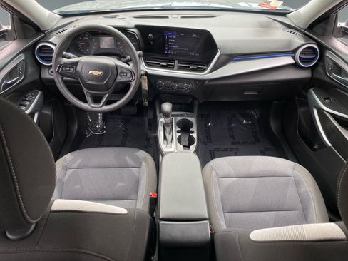 Used 2025 Chevrolet Trax LS FWD image 10