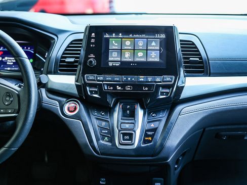 Certified 2024 Honda Odyssey EX image 17