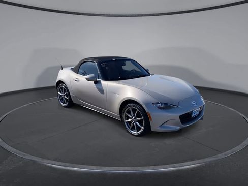 Used 2023 MAZDA MX-5 Miata Grand Touring RWD image 2