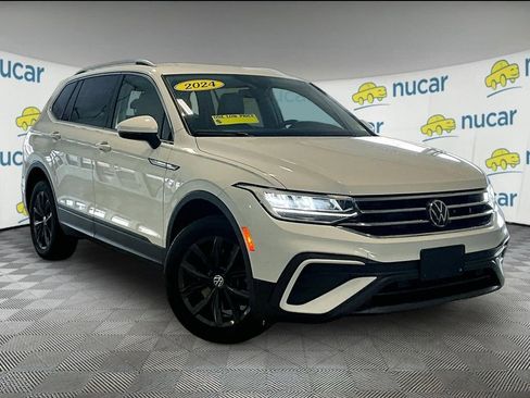 Used 2024 Volkswagen Tiguan SE AWD/4WD image 1