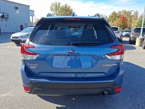 Used 2022 Subaru Forester Premium image 5