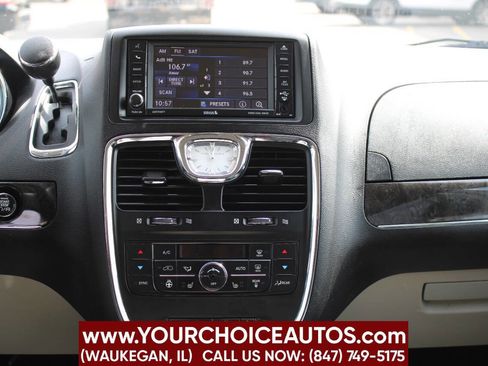 Used 2016 Chrysler Town & Country Touring-L image 20