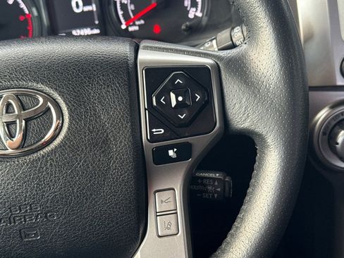 Used 2022 Toyota 4Runner SR5 Premium w/ Moonroof Package RWD image 38