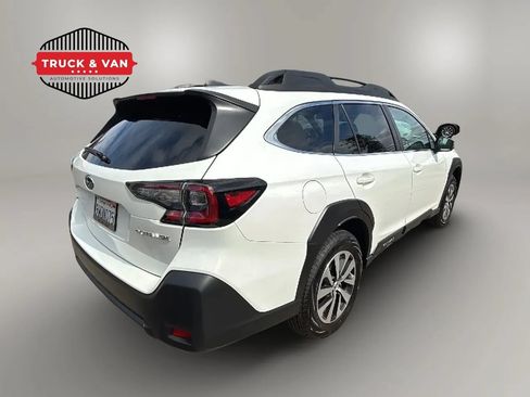 Used 2025 Subaru Outback Premium AWD/4WD image 5