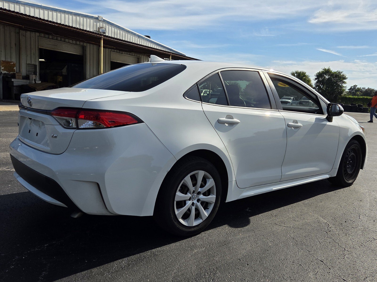 Used 2022 Toyota Corolla LE FWD image 5