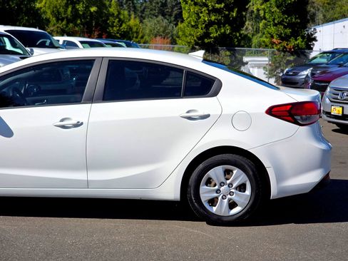Used 2018 Kia Forte LX FWD image 7