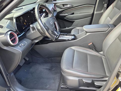 Used 2024 Chevrolet Trax RS image 37