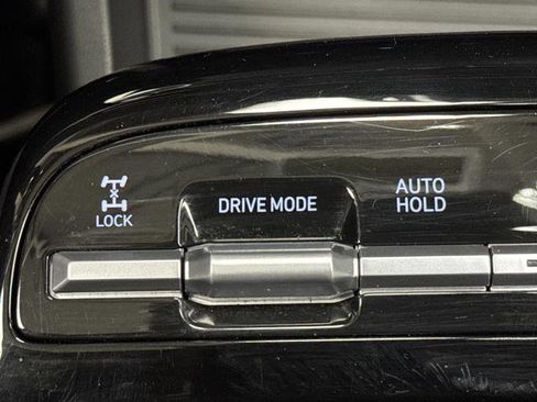 Used 2025 Hyundai Tucson Limited image 24