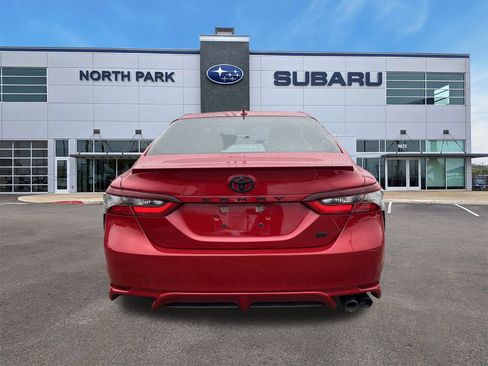 Used 2021 Toyota Camry SE w/ Convenience Package image 4