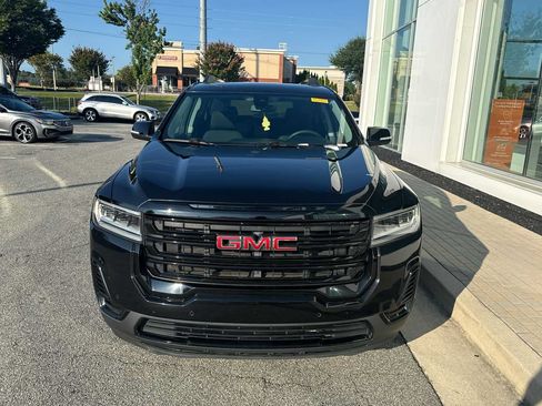 Used 2021 GMC Acadia SLE w/ Driver Convenience Package FWD image 3