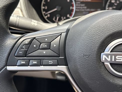 Used 2024 Nissan Altima 2.5 SV FWD image 19