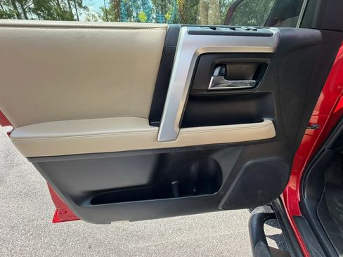 Used 2016 Toyota 4Runner SR5 AWD/4WD image 15