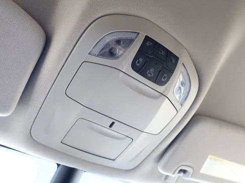 Certified 2024 Chrysler Pacifica Touring-L image 20