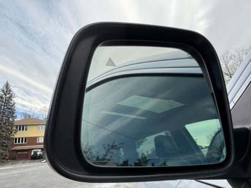 Used 2017 Jeep Grand Cherokee Overland w/ Jeep Active Safety Group image 10