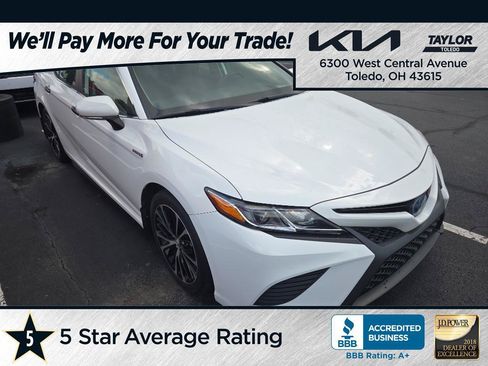 Used 2020 Toyota Camry SE w/ Sunroof Package FWD image 1