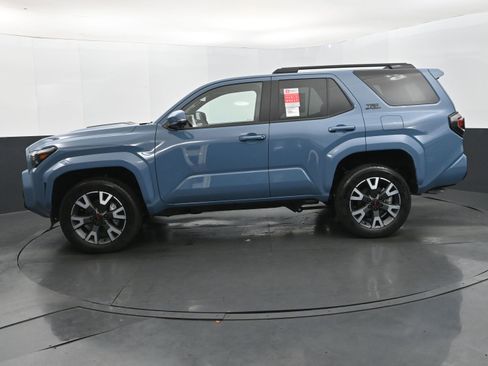 Used 2025 Toyota 4Runner TRD Sport Premium AWD/4WD image 2