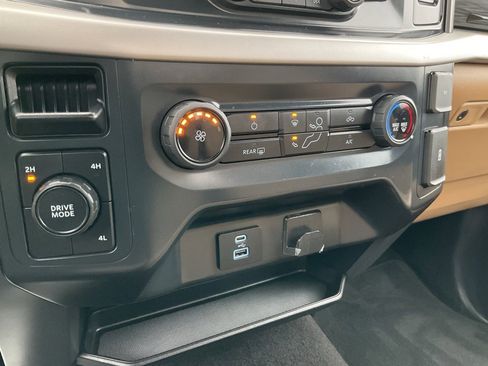 Used 2022 Ford F150 XLT image 4