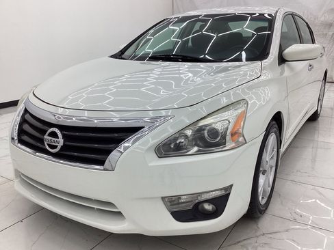 Used 2015 Nissan Altima 2.5 SV FWD image 1