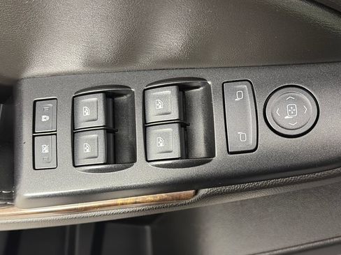 Used 2017 Chevrolet Suburban LS AWD/4WD image 25