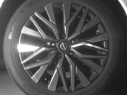 Used 2025 Nissan Altima 2.5 SV FWD image 15